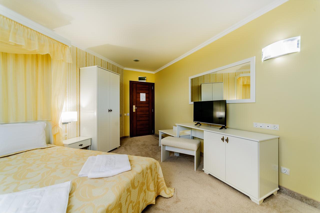 Hotel Alisa Pavel Banya Exterior photo